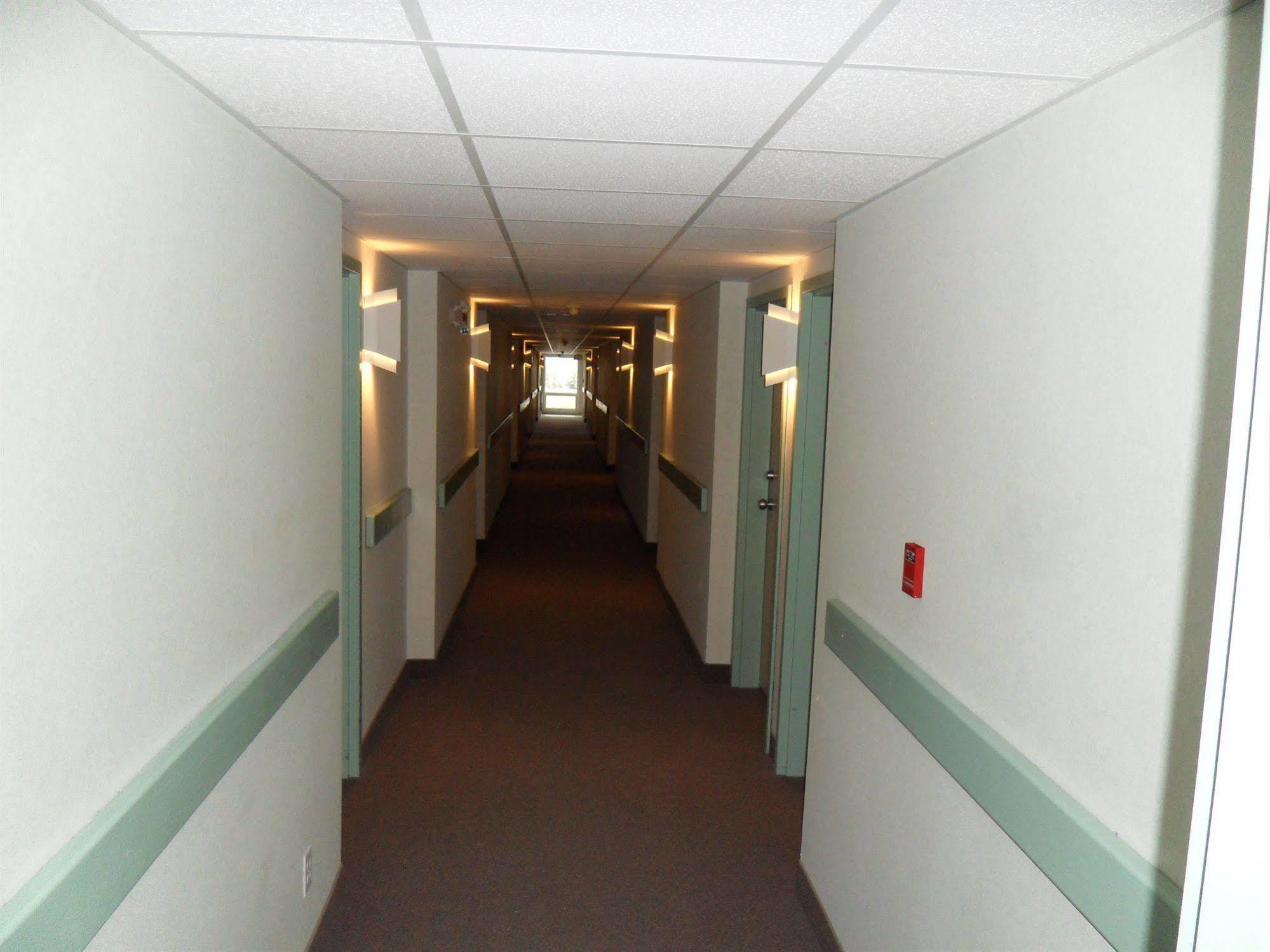 Bay Hill Inns & Suites Neepawa Exterior foto