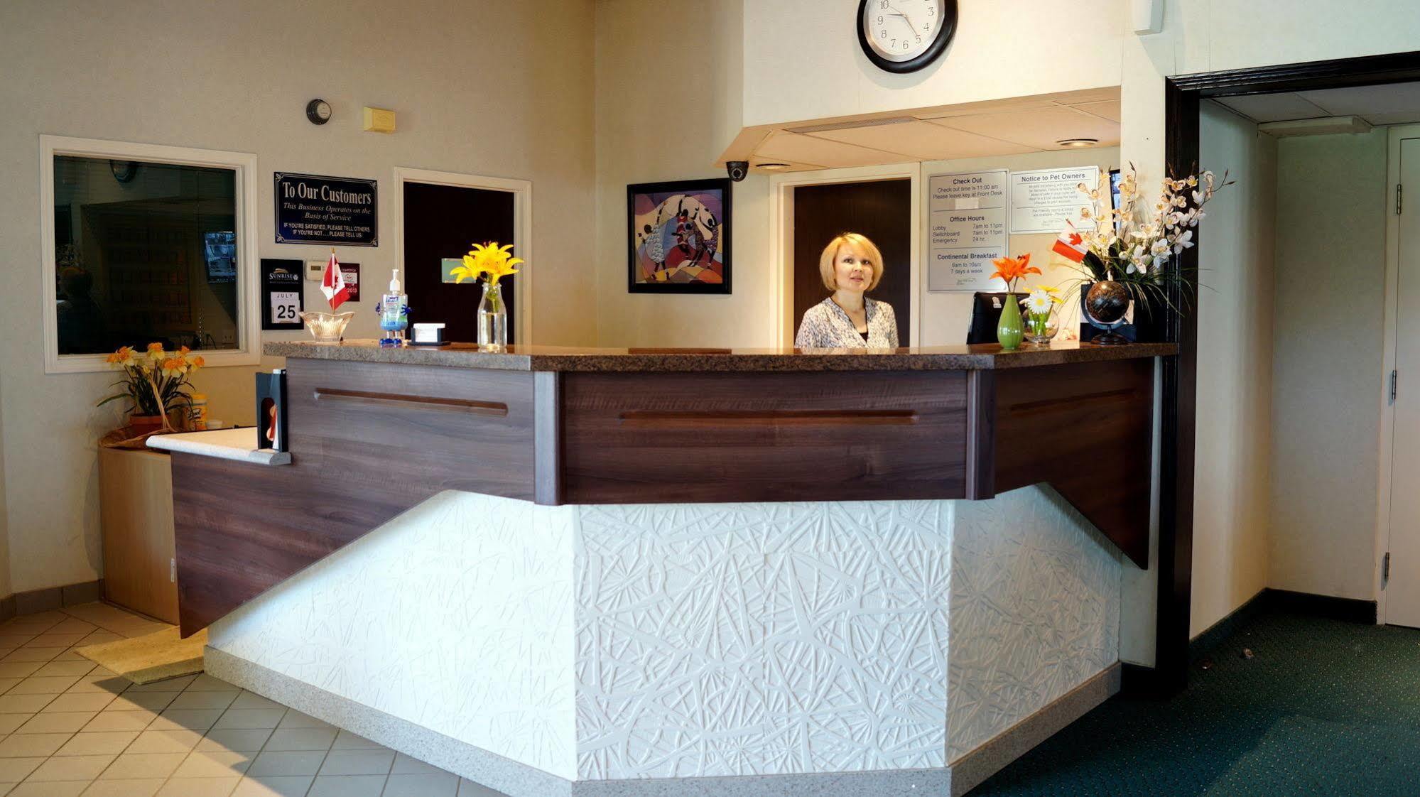 Bay Hill Inns & Suites Neepawa Exterior foto